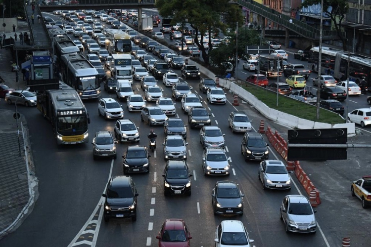 Rodízio na cidade de São Paulo é suspenso nesta quarta-feira após anúncio de greve de ônibus