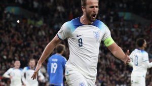 Kane marcou duas vezes na vitória da Inglaterra sobre a Itália