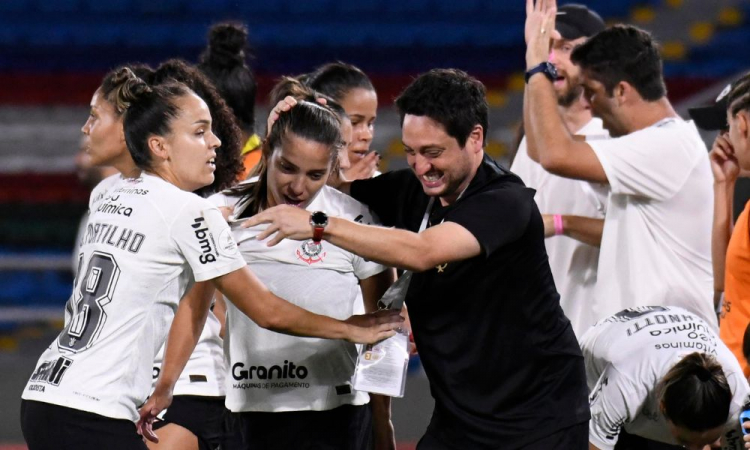 Finais do Brasileiro Feminino entre Corinthians e Palmeiras vão