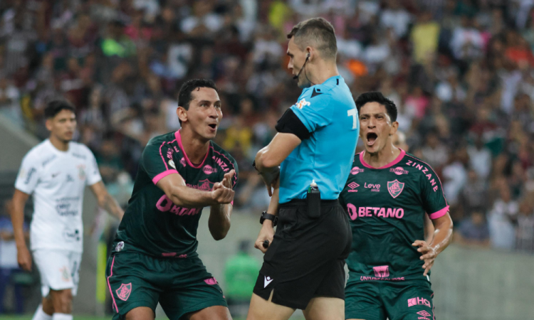 Pênalti ou lance de jogo? : r/futebol