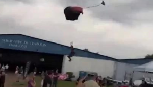 Paraquedista atinge três pessoas acidentalmente