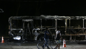 Ônibus queimado no Rio de Janeiro após morte de miliciano