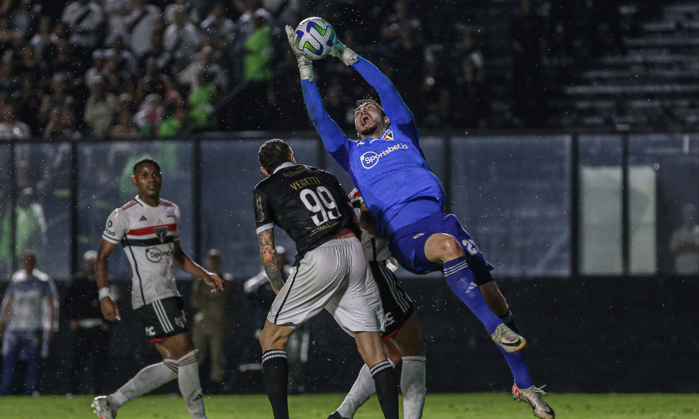 Corinthians sai atrás, mas arranca empate contra o Flamengo em