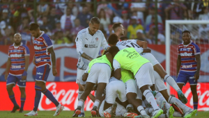 LDU comemora gol marcado contra o Fortaleza, na final da Copa Sul-Americana