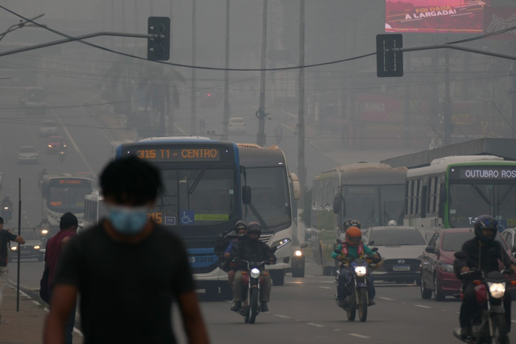 Manaus enfrenta grave problema de saúde pública devido à fumaça dos incêndios