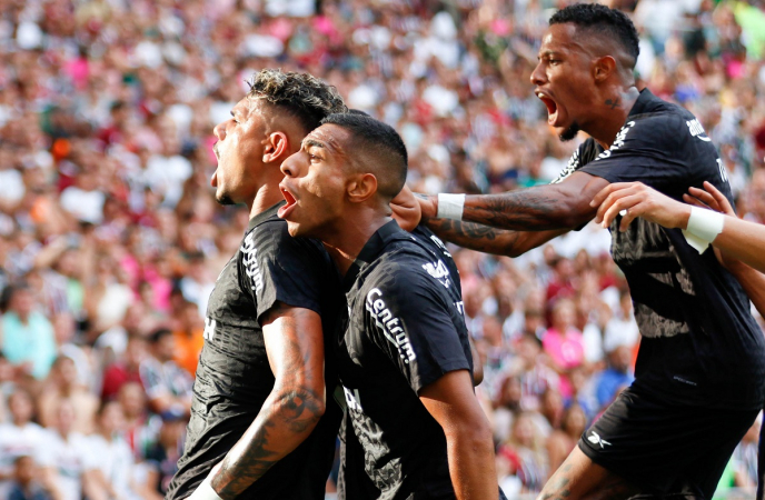 Botafogo bate o Flu no Maracanã e volta a vencer no Brasileirão