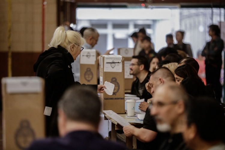 Eleição presidencial na Argentina é encerrada; primeiros dados da apuração serão divulgados às 21h