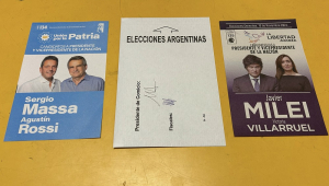 Vista dos boletins de voto presidenciais em uma seção eleitoral em Buenos Aires, durante o segundo turno das eleições presidenciais