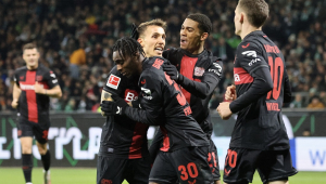 Leverkusen domina Werder Bremen, ultrapassa Bayern de Munique e recupera a ponta do Alemão