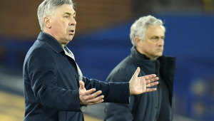 José Mourinho (direita) orientou Ancelotti (esquerda) a não aceitar o convite da seleção brasileira e permanecer no Real Madrid