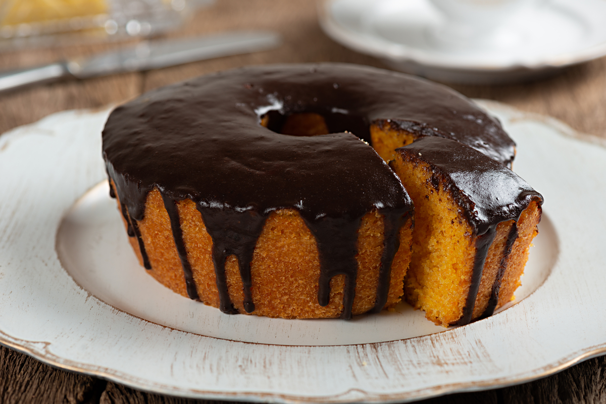 Bolo de Cenoura: 5 Receitas Fáceis Com Cobertura para Saborear