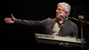 Show de Ivan Lins em Porto Alegre: "A Gente Merece Ser Feliz".