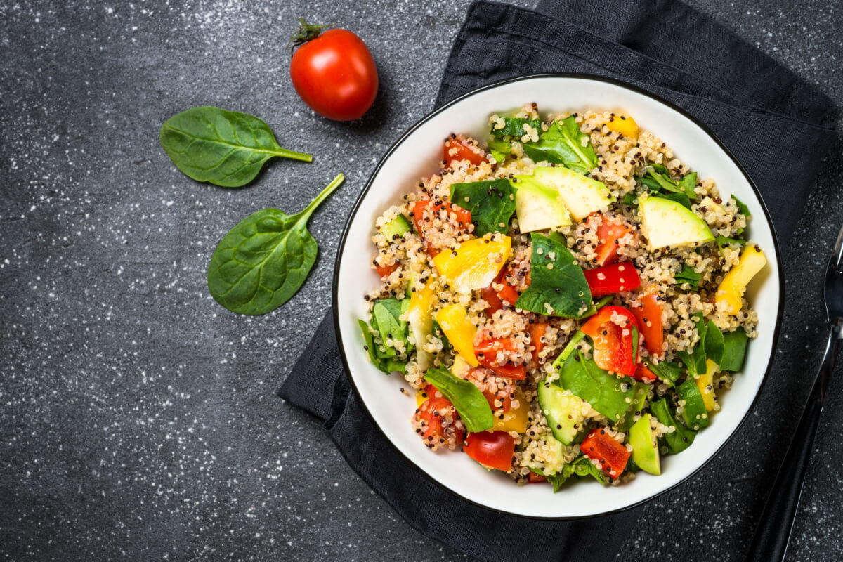 Salada de quinoa e espinafre 