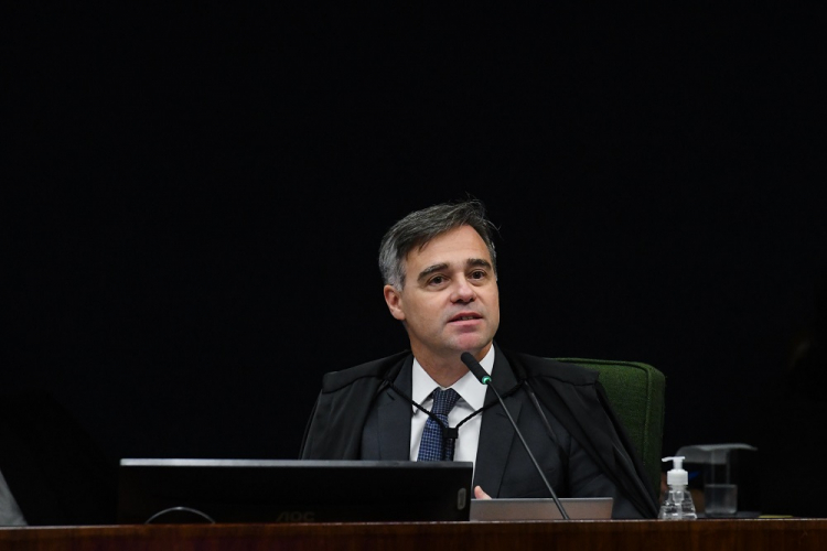 André Mendonça pede vista e suspende julgamento sobre precatórios no STF