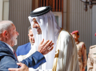 Presidente da República, Luiz Inácio Lula da Silva, acompanhado do Emir do Catar, Xeque Tamim bin Hamad al-Thani, durante cerimônia oficial de chegada