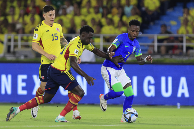 Vinicius Júnior deu assistência para Martinelli na derrota do Brasil para a Colômbia