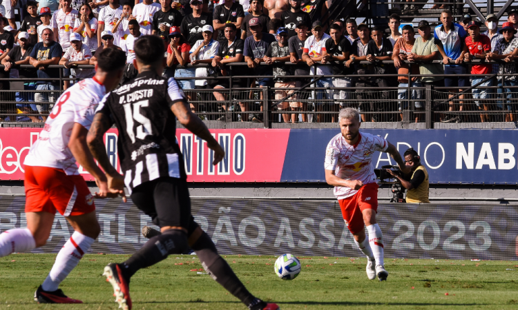 Bragantino e Botafogo empatam e Palmeiras termina rodada como