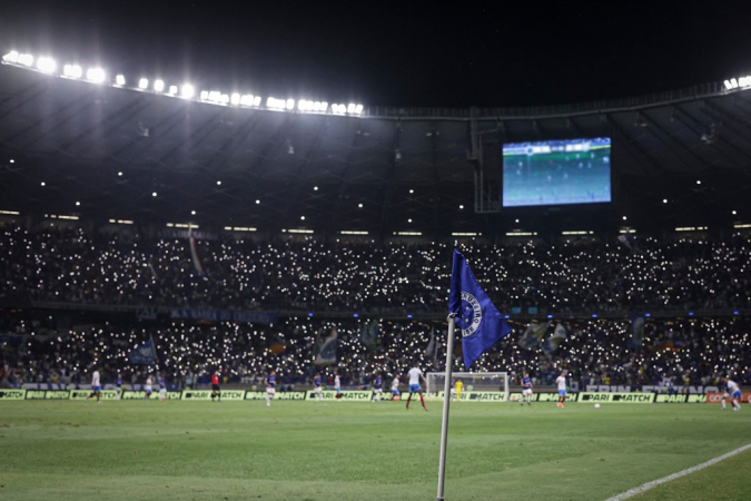 Torcida do Cruzeiro faz a festa em jogo disputado no Mineirão