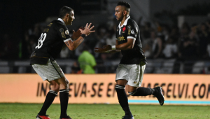 Payet comemora golaço de falta que decretou a vitória do Vasco sobre o América-MG