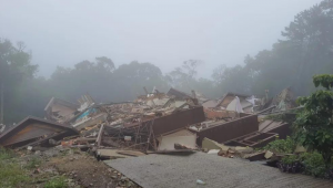 Entulhos de prédio que desabou em Gramado, na Serra Gaúcha