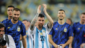 Lionel Messi junto com elenco da seleção argetina