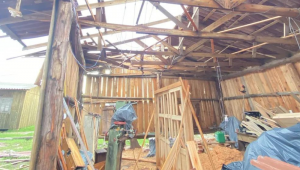 Tornado destrói casa em Santa Catarina