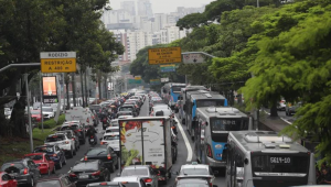 Trânsito carregado em São Paulo