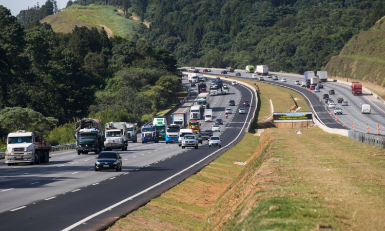 Rodovias geridas pela União têm queda de acidentes, mas seguem mais fatais que concedidas