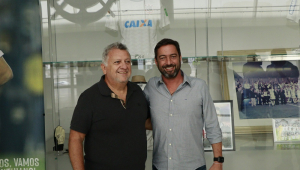 Recepcionado por Duílio Monteiro Alves, Carlos Antônio Vieira Fernandes, presidente da Caixa, visita a Neo Química Arena