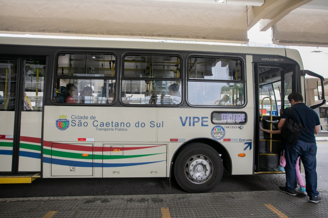 Movimento de ônibus no Terminal São Caetano, no ABC Paulista