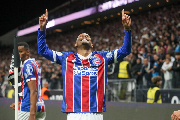 Corinthians sofre goleada do Bahia e time deixa a zona de rebaixamento