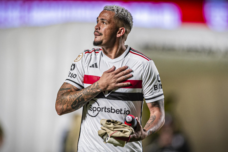 Luciano marca no fim, São Paulo vence Cruzeiro e fica mais distante da zona de rebaixamento 