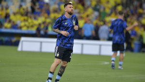Messi durante aquecimento em Brasil x Argentina