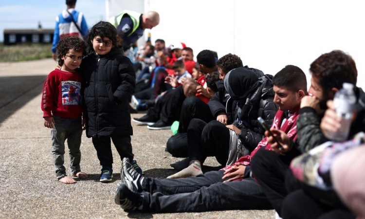 imigrantes aguardando europa
