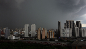 Cidade de São Paulo sofreu com chuva torrencial na tarde desta sexta-feira, 3