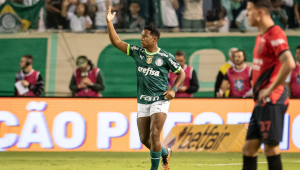 Endrick marcou um golaço na partida entre Palmeiras e Athletico-PR