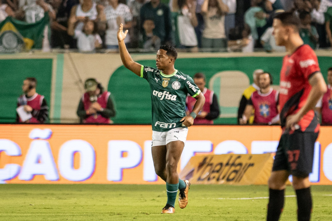 Endrick marcou um golaço na partida entre Palmeiras e Athletico-PR