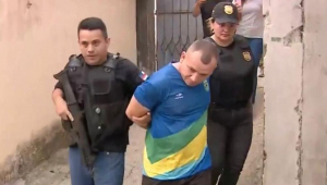 Homem preso pela polícia