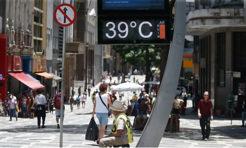 Termômetro marca 39ºC de temperatura