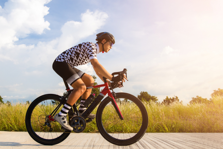 Veja como andar de bicicleta favorece a saúde física e mental