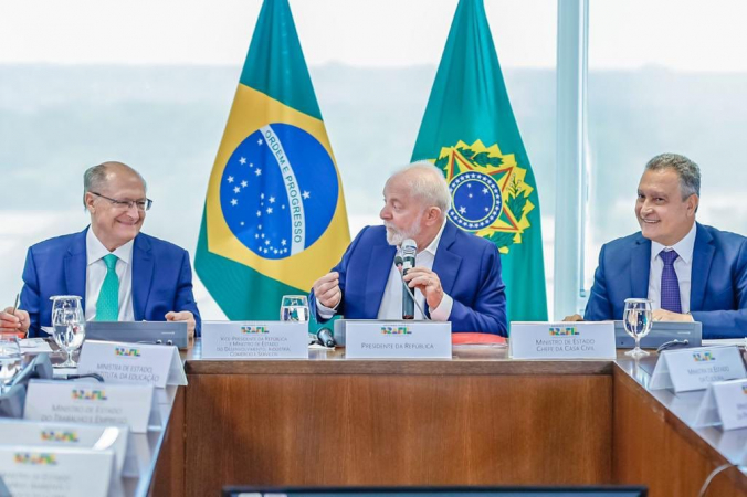 Lula ao lado de Alckmin e Rui Costa