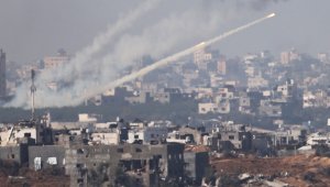 Foguete é disparado de dentro de Gaza em direção a Israel