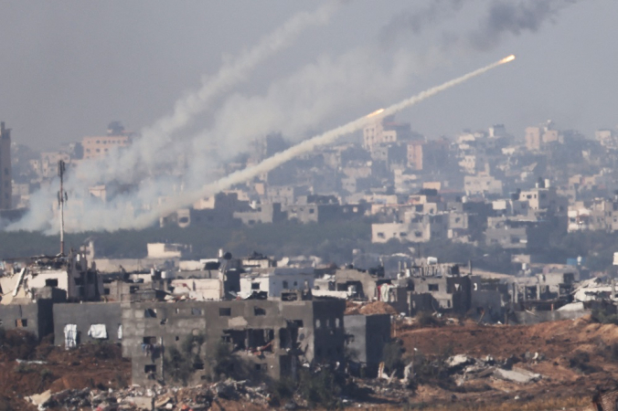 Foguete é disparado de dentro de Gaza em direção a Israel