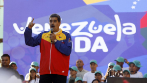 O presidente da Venezuela, Nicolás Maduro, fala durante a campanha de encerramento antes do referendo para a defesa do território de Essequibo