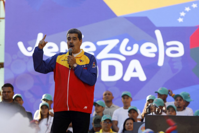 O presidente da Venezuela, Nicolás Maduro, fala durante a campanha de encerramento antes do referendo para a defesa do território de Essequibo