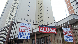 lacas de aluga e venda em frente a casa na região da Vila Mariana