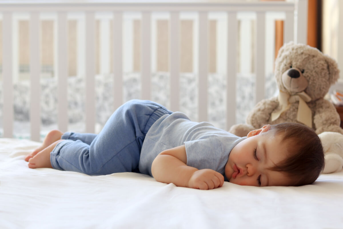 Para evitar que o bebê acorde irritado, deixe-o dormir em um local confortável, sem barulhos externos 