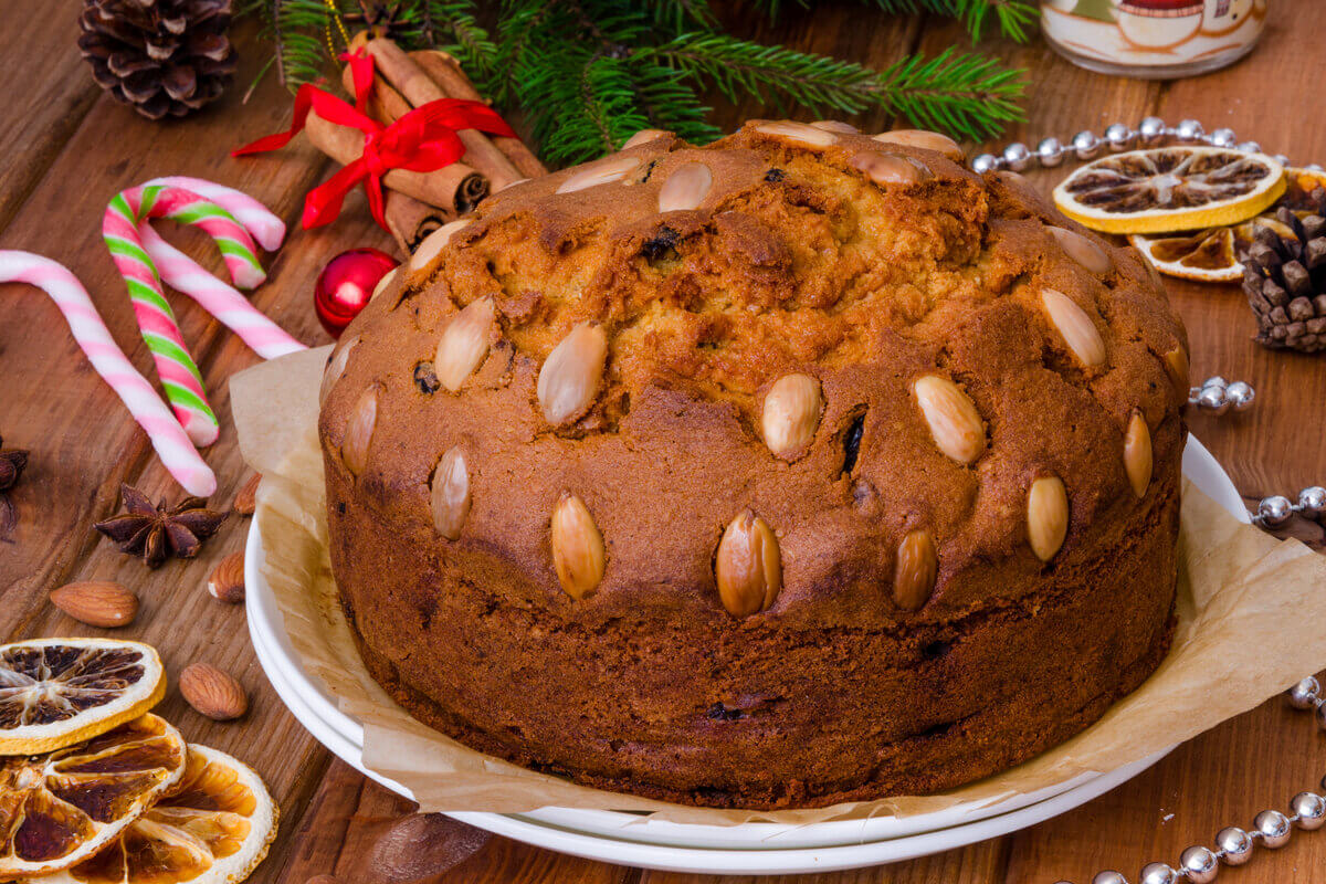 Bolo de frutas secas com amêndoas 