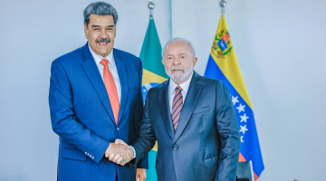 Maduro e Lula apertam as mãos