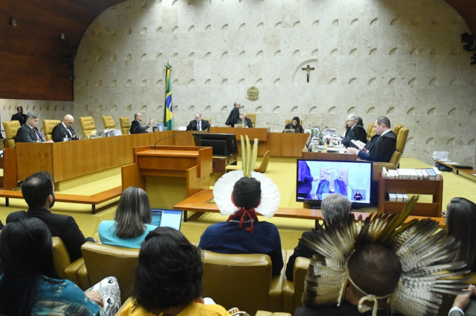 Indígenas acompanham o julgamento do marco temporal no plenário do STF